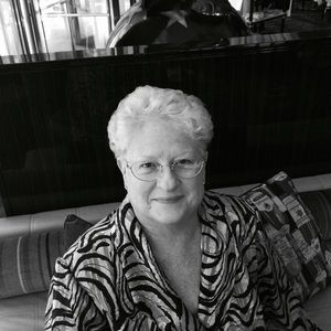 Meet your Posher, Lois